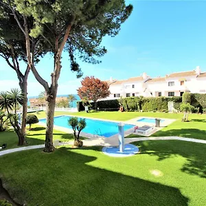 los-cisnes-apartments-50m-from-the-beach.hotelsinnerja.org/